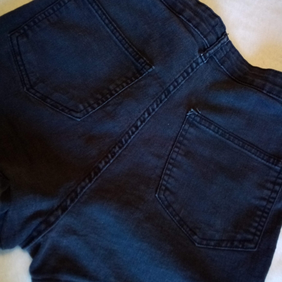 GIFT 🏷️Pretty little thing Black high waisted disco inspired shorts - Picture 7 of 9